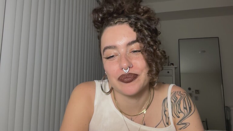 Velvette_Peach's Streamate show and profile