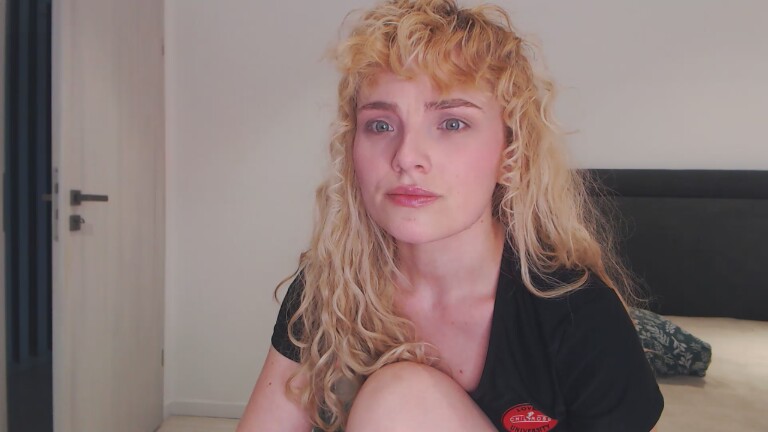 EVYE's Streamate show and profile