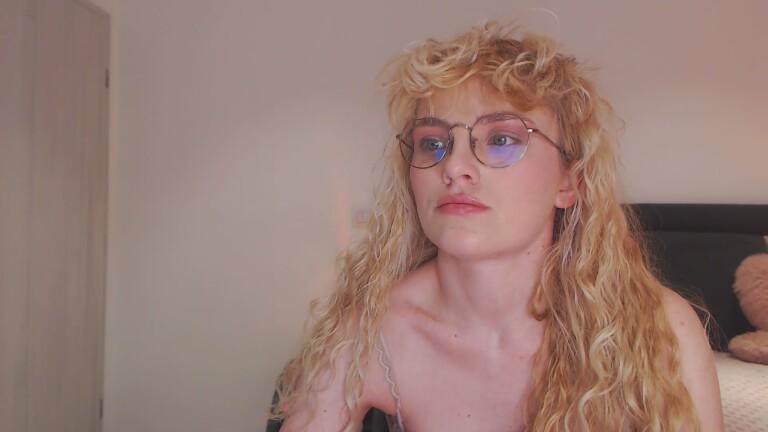 EVYE's Streamate show and profile