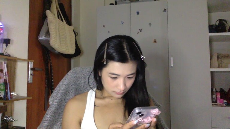 LyLy_94's Streamate show and profile